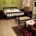 Roes Hotel apartamentowy Káto Loutrákion