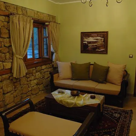 Roes Káto Loutrákion