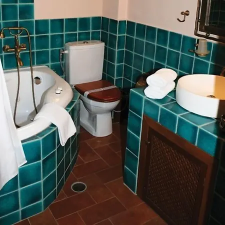 Roes Káto Loutrákion