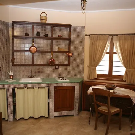 Roes Hotel apartamentowy Káto Loutrákion