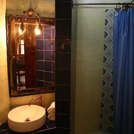 Roes Káto Loutrákion