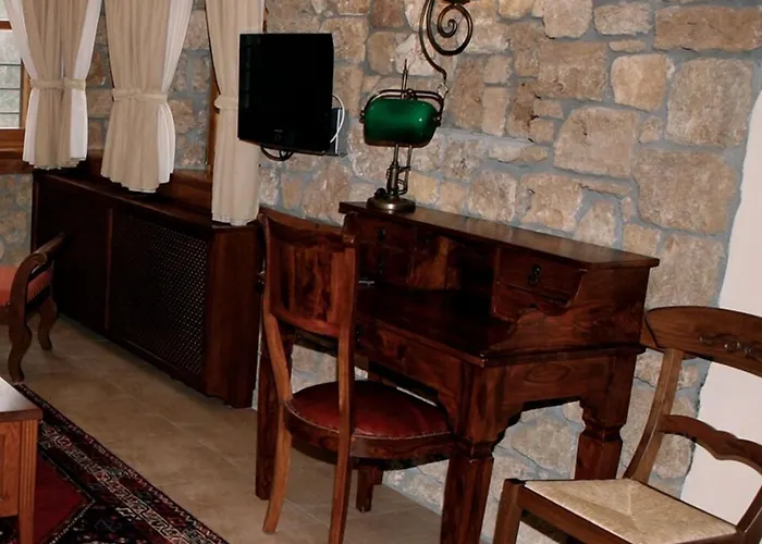 Roes Ξενοδοχείο με διαμερίσματα Káto Loutrákion