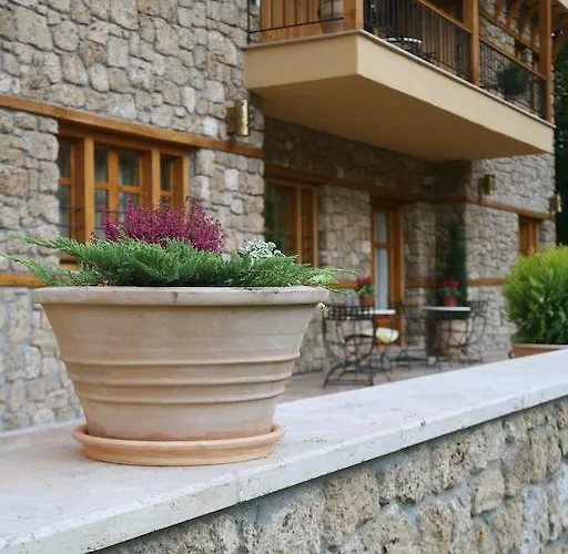 Roes Káto Loutrákion